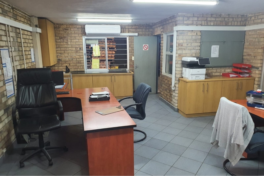 Commercial Property for Sale in Neave Industrial Eastern Cape